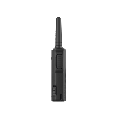 Radio portátil UHF 450-470 MHz, 2 W, 16 canales, Resistente a Golpes MIL-STD-810, manos libres VOX. Incluye antena, batería, cargador y clip
