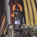 Amperímetro Digital de Gancho de Rango Automático de 2000 A CA, con Media Cuadrática Real y Baja Impedancia (LoZ).