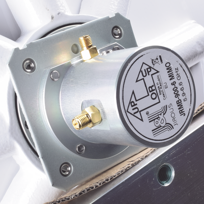 Antena Direccional de Alto Rendimiento / 32 dBi / 3 ft / 5.9-6.6 GHz / Conectores SMA Hembra Inverso / Alto Aislamiento al Ruido / Fácil Montaje con Radomo Incluido