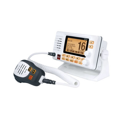 [231162] Radio Móvil Marino VHF, color blanco con receptor de GPS integrado, Tx: 156.025 - 157.425 MHz, Rx: 156.050 - 163.275 MHz, 25W de potencia, sumergible IPX8 incluye micrófono y cable de alimentación